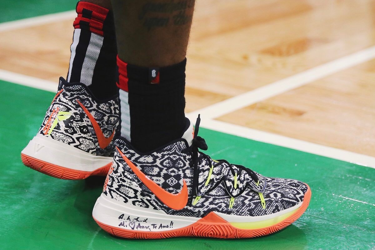 把球穿过短 把球穿过短